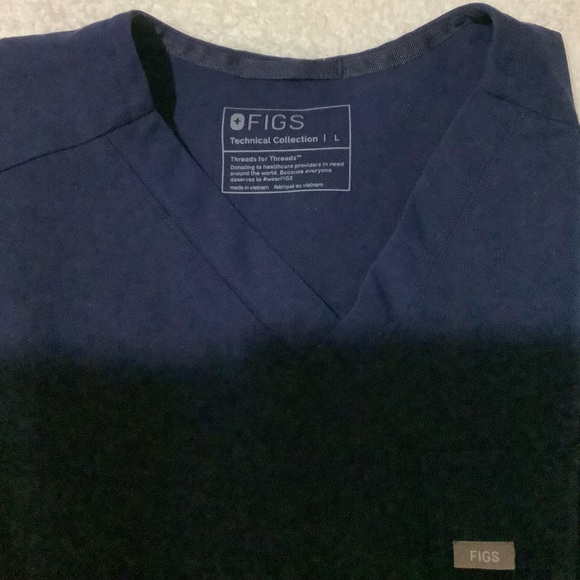 Figs scrub Navy Blue one pocket top L - Picture 3 of 5